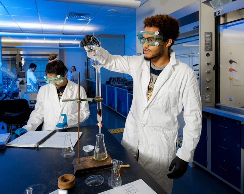 Students conduct an experiment in a chemistry lab